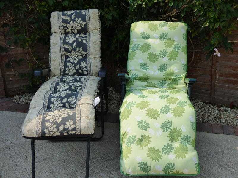 2 garden recliners