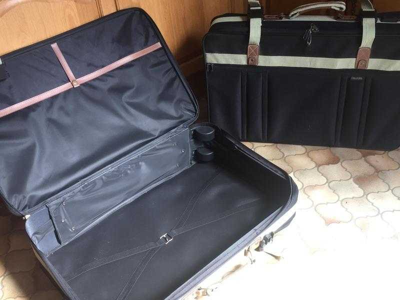 2 Gullivers Trolley suitcases 2 wheeled