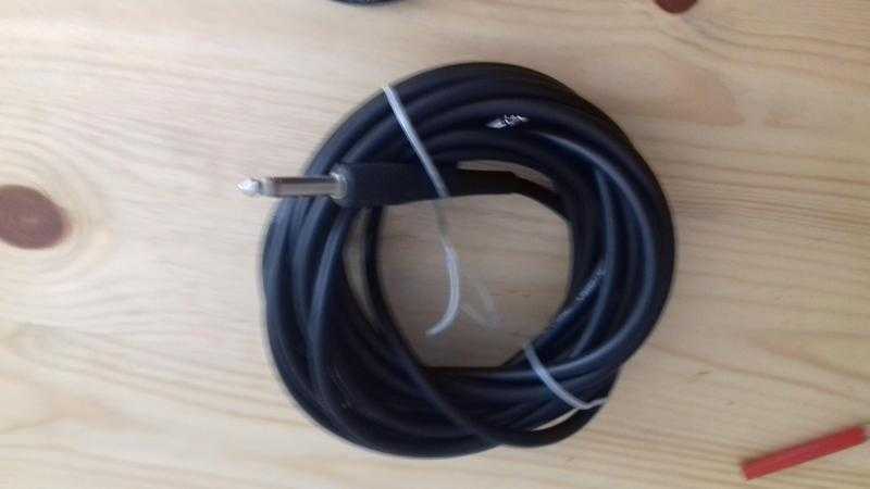 2 instrument cables