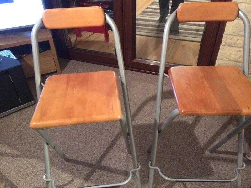 2 kitchen bar stools