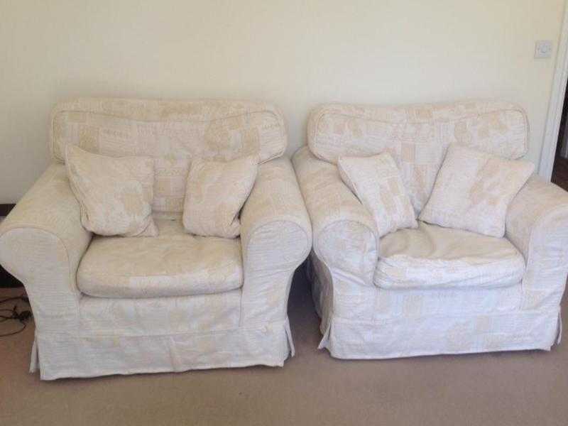 2 matching arm chairs