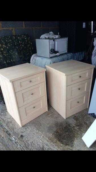 2 matching drawers