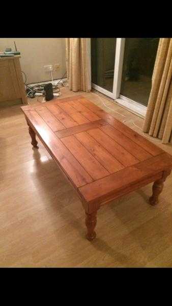 2 matching pine coffee tables bargain