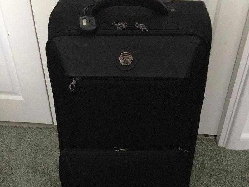 2 matching suitcases