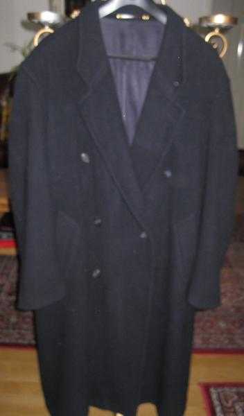 2 Mens coats 48 to 50 Combie Overcoat amp Leather jacket