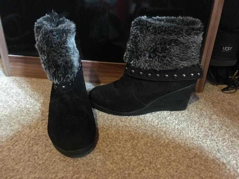 2 pairs of womens boots