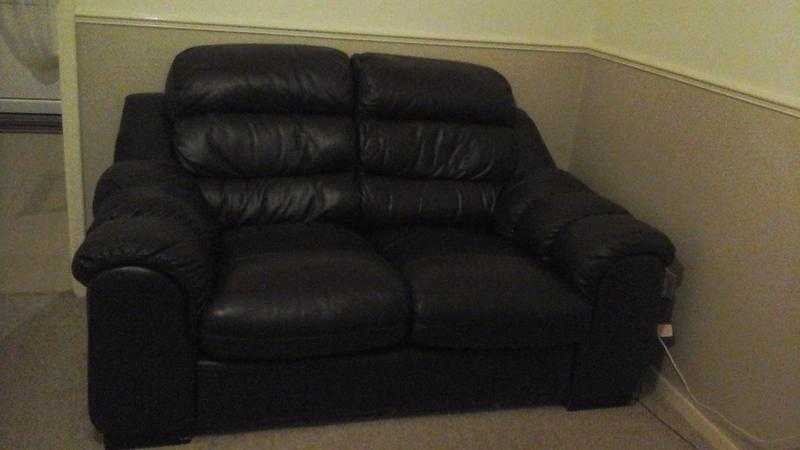 2 SEATER LEATHER SOFA