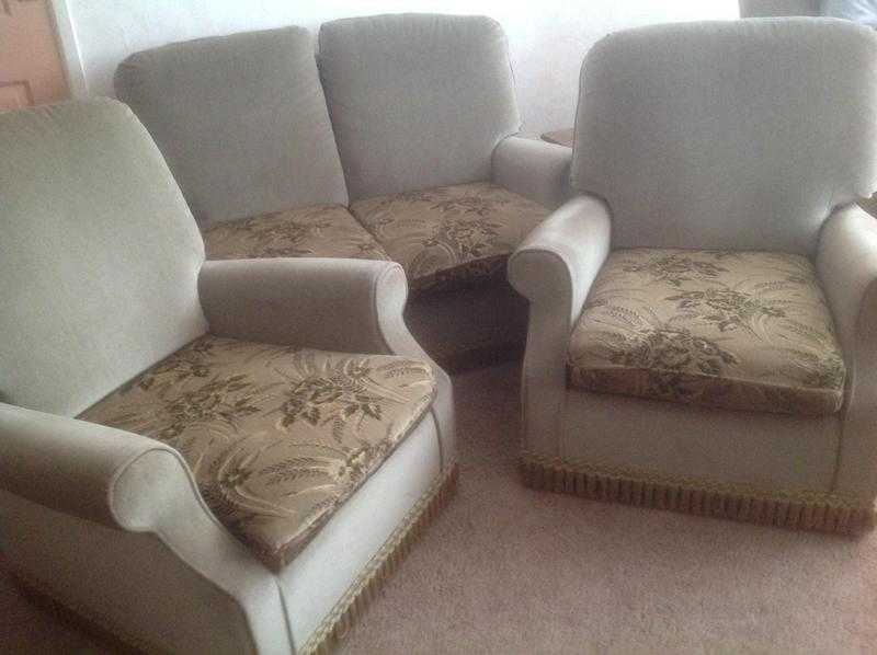 2 seater settee amp 2 chairs