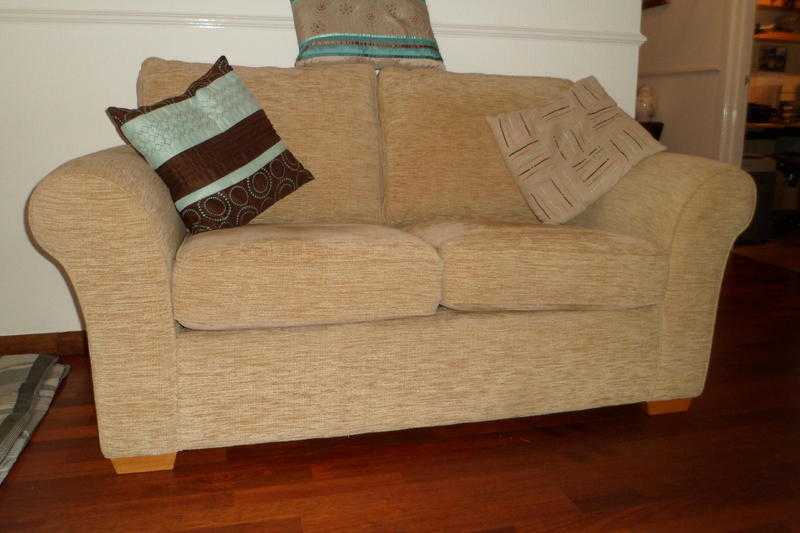 2 seater sofa in excellent condition