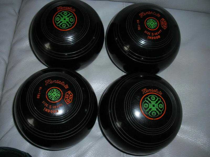 2 sets of Bowls