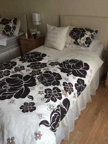 2 single bed divan beds witch orthepdic materess 4months old new just getting a double bed instead