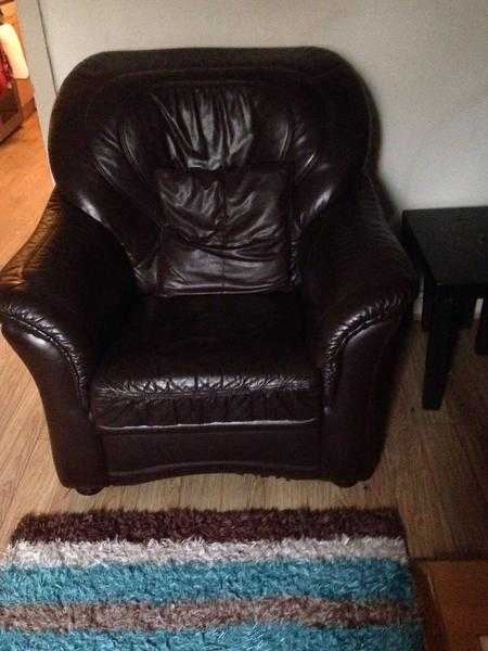 2 single leather sofas very good condition..........................................................