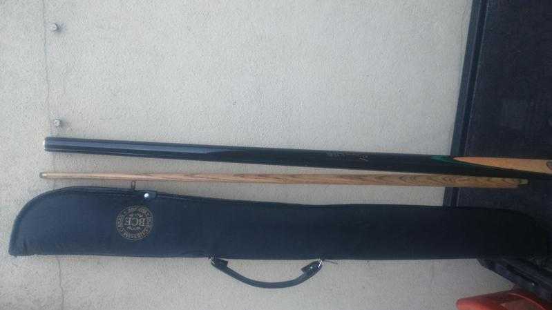 2 snooker pool cues