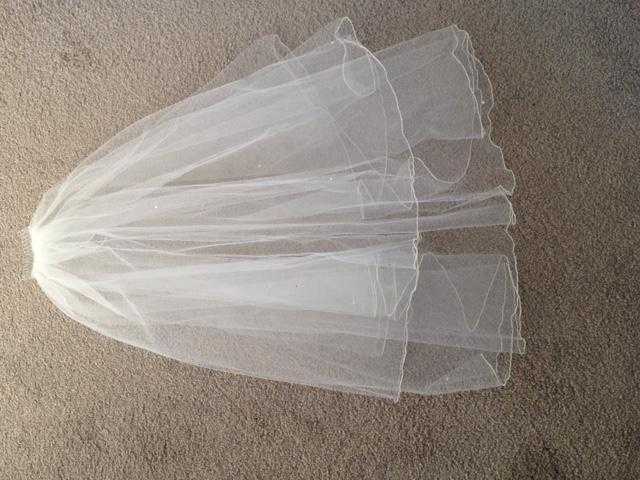 2 Tier Ivory Elbow Length Veil Scattered Diamantes