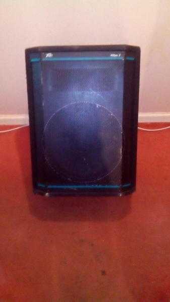2 x 350w 15inch heavy duty Hysys 2 peavey(black widow) speakers in cabs with covers
