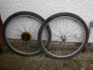 2 X BIKE TYRES AND 2 X INNER TUBES BRAND NEW