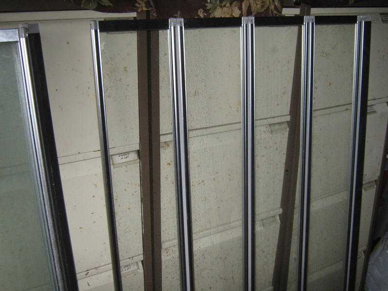2 x folding shower screens