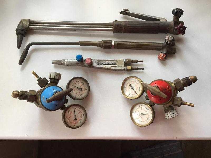 2 x Oxy Acetylene Valves amp Gauges and 3 x Torches