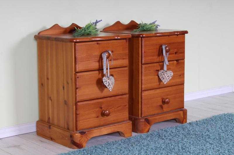 2 X PINE BEDSIDE TABLES 3 DRAWERS - CAN COUIRER