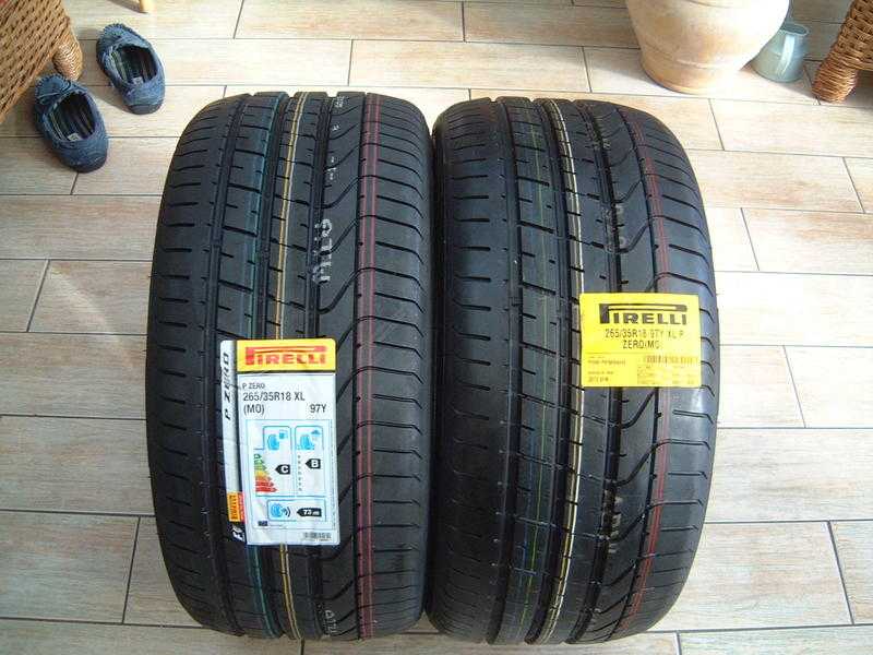 2 x Pirelli 265 35 R18 MO Extra Load 300