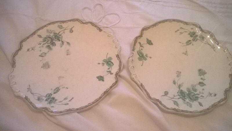 2 x Pretty vintage plates