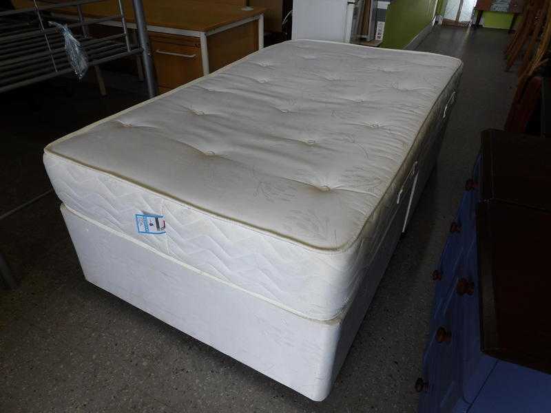 20 OFF ALL ITEMS SALE Large single divan (3ft 6in) bed with mattress