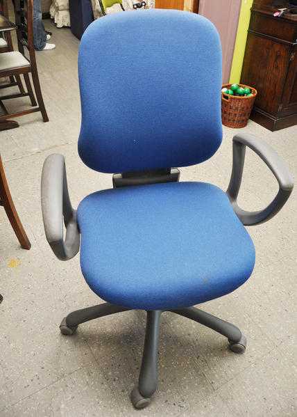 20 OFF ALL ITEMS SALE - Office Chair With Arms - Local Delivery 19