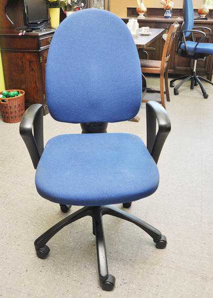 20 OFF ALL ITEMS SALE - Office Chair with Arms - Local Delivery 19