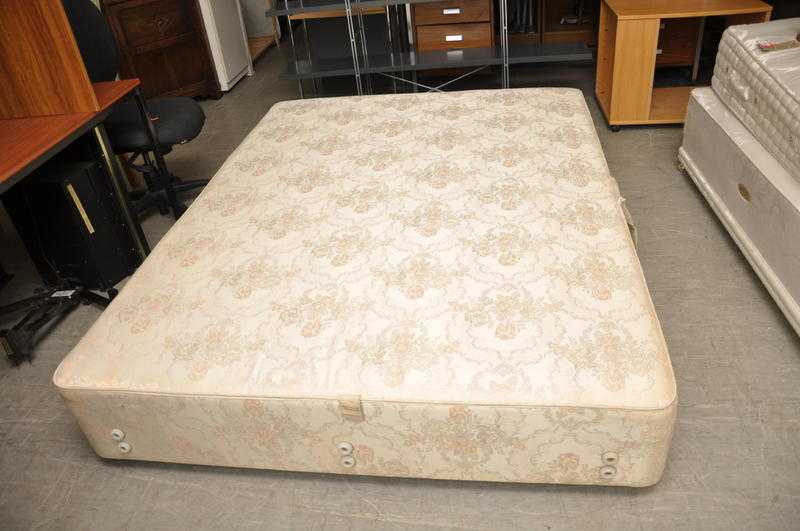 20 OFF ALL ITEMS SALE - Sprung Base Divan 5ft, Without Drawers - Local Delivery 19