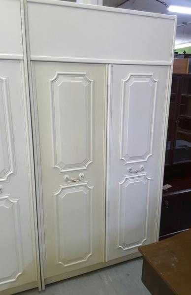 20 OFF ALL ITEMS SALE - Wardrobe With Cream amp White Doors - Local Delivery 19