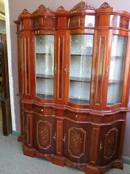 20 off Stunning Sideboard  Dresser  Display Cabinet - VGC - Local Delivery Service Available