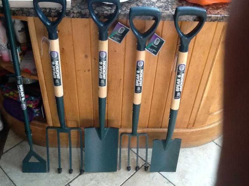 20 sets of brand new Spear an Jackson