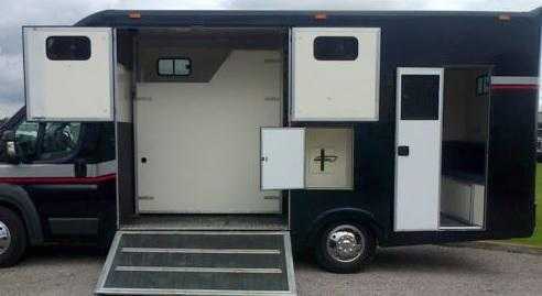 2005 3.9 Tonne Horsebox with living