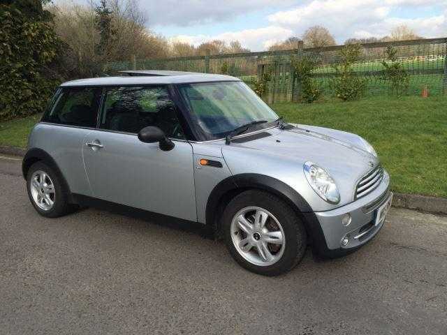 2005 MINI One Automatic with SUNROOF amp REAR PARKING SENSORS