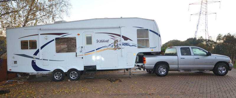 2010 WILDCAT TWIN SLIDE, REAR KITCHEN FIFTH WHEEL RV AND DOD