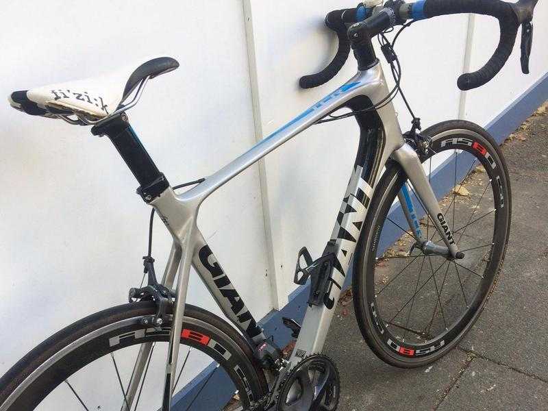 2013 GIANT TCR Advanced Full Carbon Fibre Roadbike