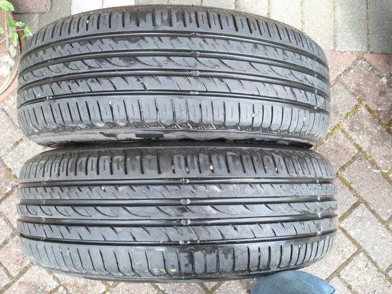 21560 R16 Roadstone Tyres