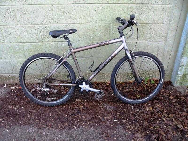 27 Speed Ridgeback Storm Hybrid Mountain Bike. Lightweight 19quot Frame