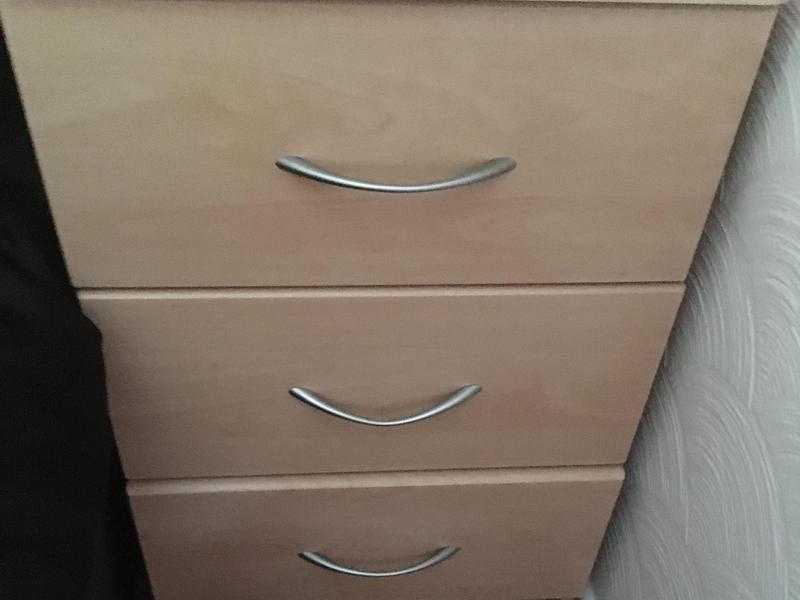 2x bedside drawers