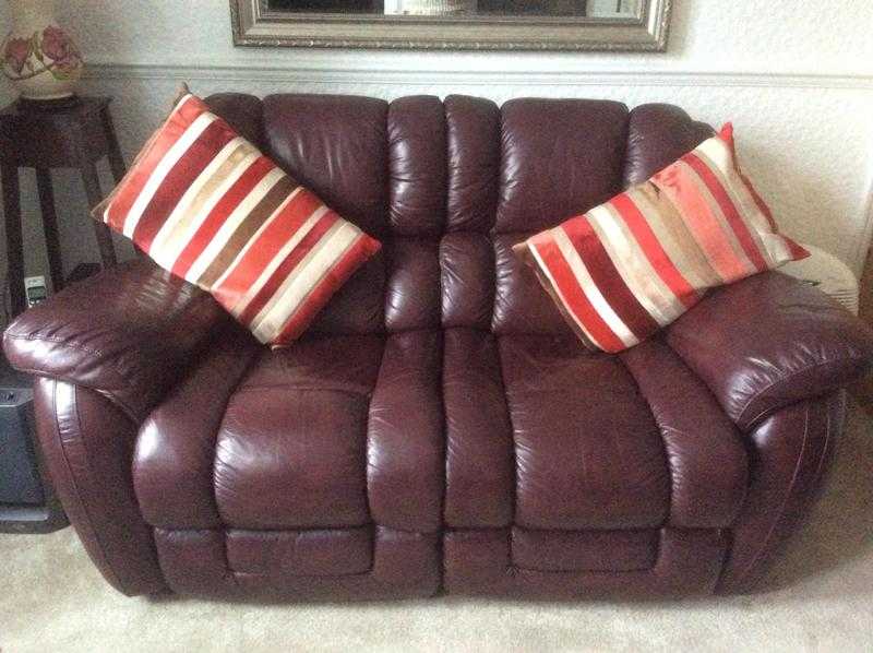 2x BURGUNDY LAY Z BOY 2 SEATER LEATHER ELECTRIC RECLINING SOFAS