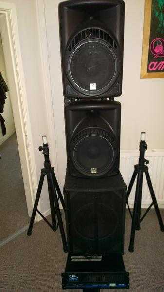 2x GEMINI 600W POWERED SPEAKERS GX1201 STANDS POWER CABLES