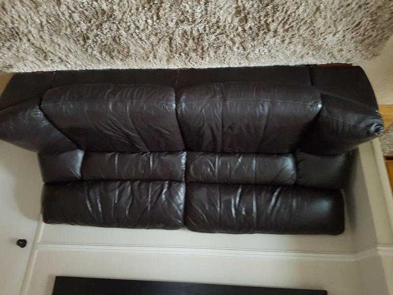 2x matching brown leather sofas for sale. Good condition. 3 Seater and 2 seater  leather