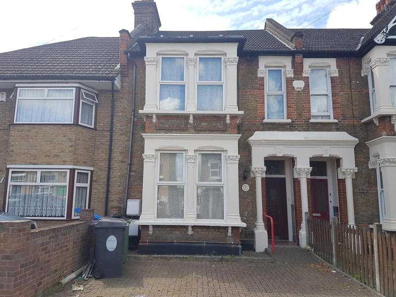 3 Bedroom Ground Floor Flat To Rent In Walthamstow