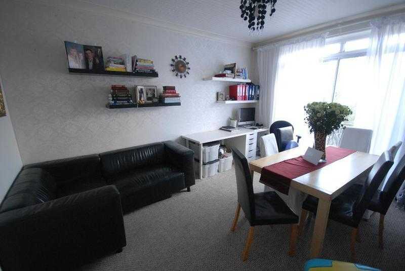 3 bedroom house in Beaford Grove