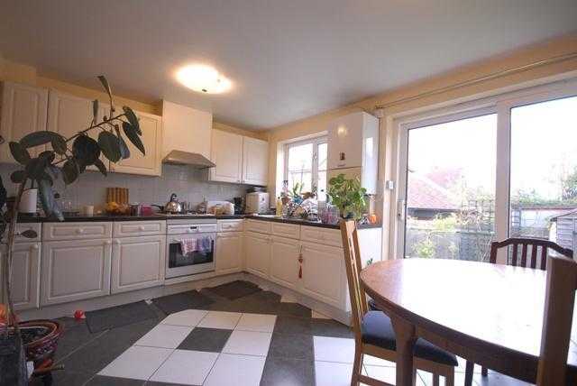 3 bedroom house in Dunster Avenue