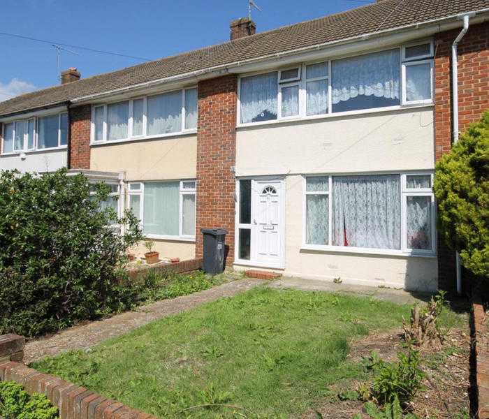 3 bedroom house plus garage to rent in Thesiger Road, Worthing.