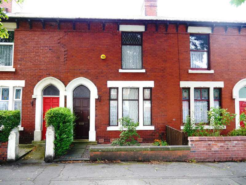 3 Bedroom mid Terrace House for Sale in Preston  Affordable Price