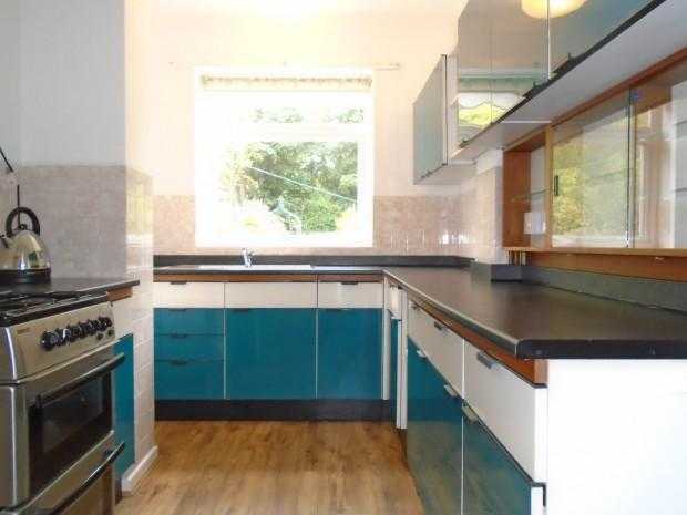 3 bedroom semi-detached house to rent