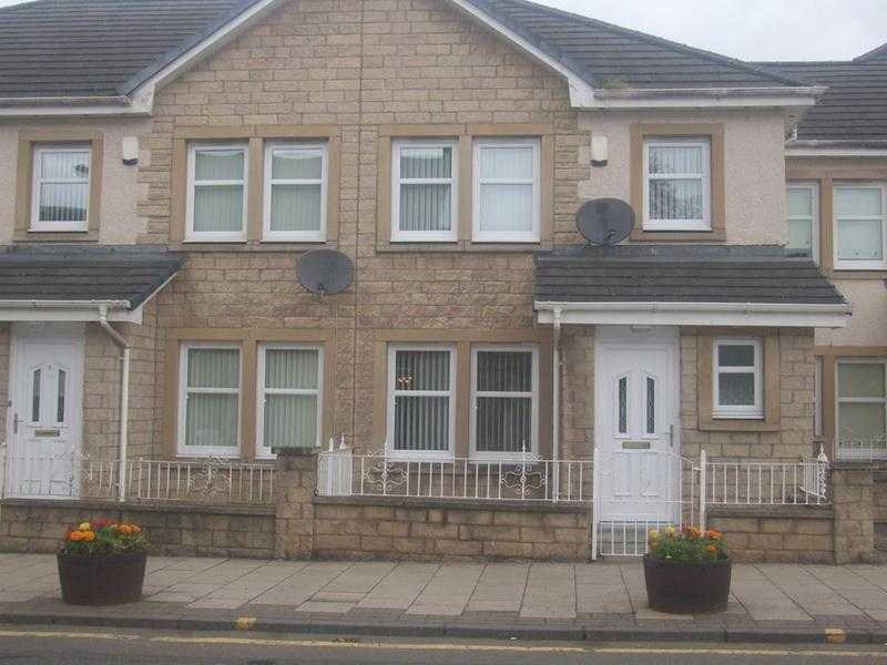 3 bedroom terraced property in Stonehouse with driveway