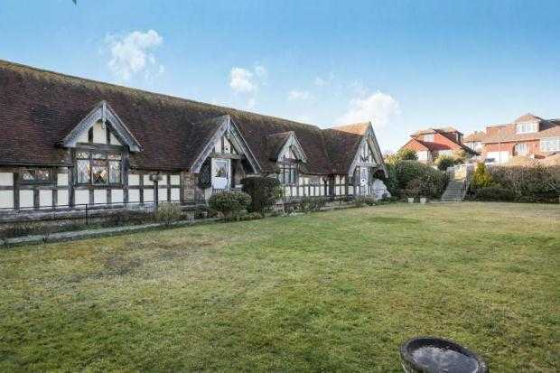 3 Bedroom unfurnished flat situated on Tudor Close in Rottingdean - 1275pcm - Available NOW